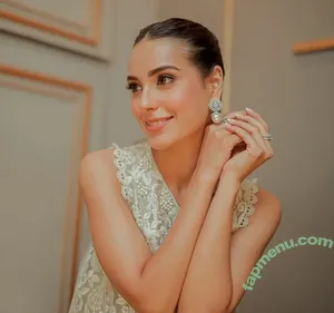 Iqra Aziz / iiqraaziz nude photo #0022