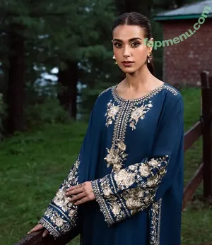 Iqra Aziz / iiqraaziz nude photo #0040