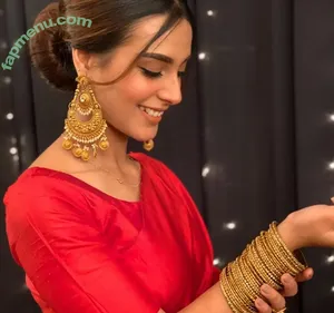 Iqra Aziz / iiqraaziz nude photo #0042