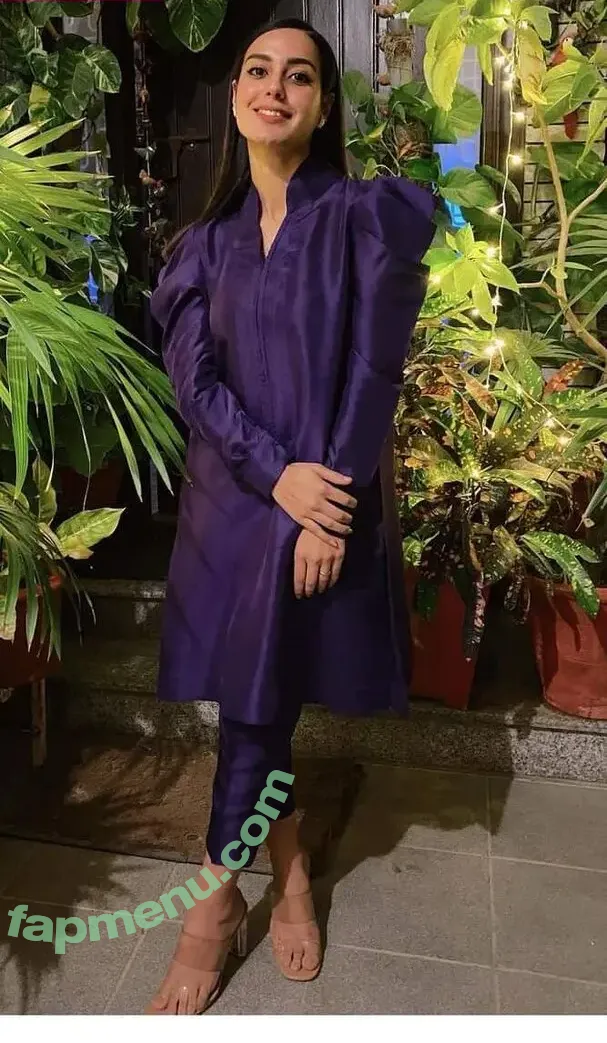 Iqra Aziz nude photo #0014 (iiqraaziz)