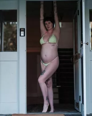 Ireland Baldwin / chloebaldwin... / irelandbasingerbaldwin nude photo #0166