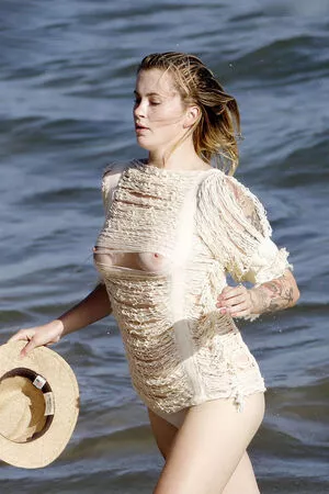 Ireland Baldwin / chloebaldwin... / irelandbasingerbaldwin nude photo #0317