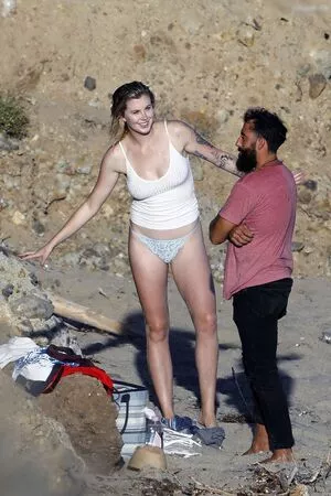 Ireland Baldwin / chloebaldwin... / irelandbasingerbaldwin nude photo #0409