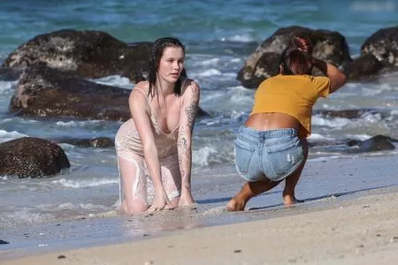 Ireland Baldwin / chloebaldwin... / irelandbasingerbaldwin nude photo #0428