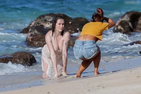 Ireland Baldwin / chloebaldwin... / irelandbasingerbaldwin nude photo #0442