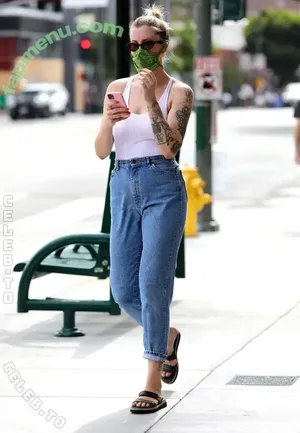 Ireland Baldwin / chloebaldwin... / irelandirelandireland nude photo #0678