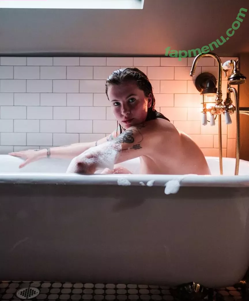 Ireland Baldwin nude photo #0052 (chloebaldwin... / irelandirelandireland)