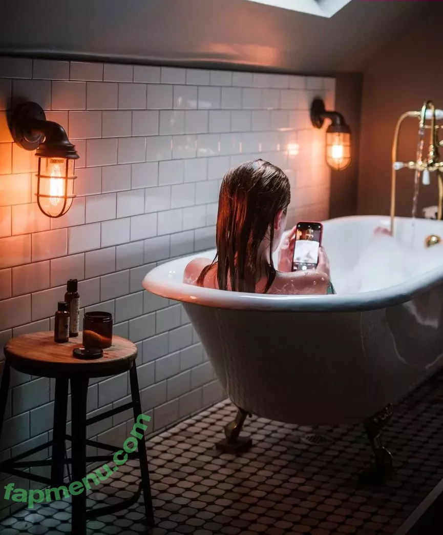 Ireland Baldwin nude photo #0053 (chloebaldwin... / irelandirelandireland)