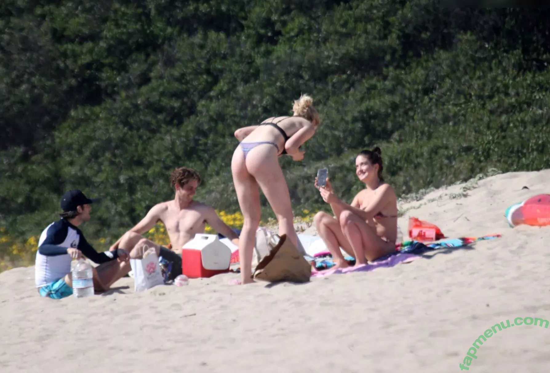 Ireland Baldwin nude photo #0393 (chloebaldwin... / irelandirelandireland)