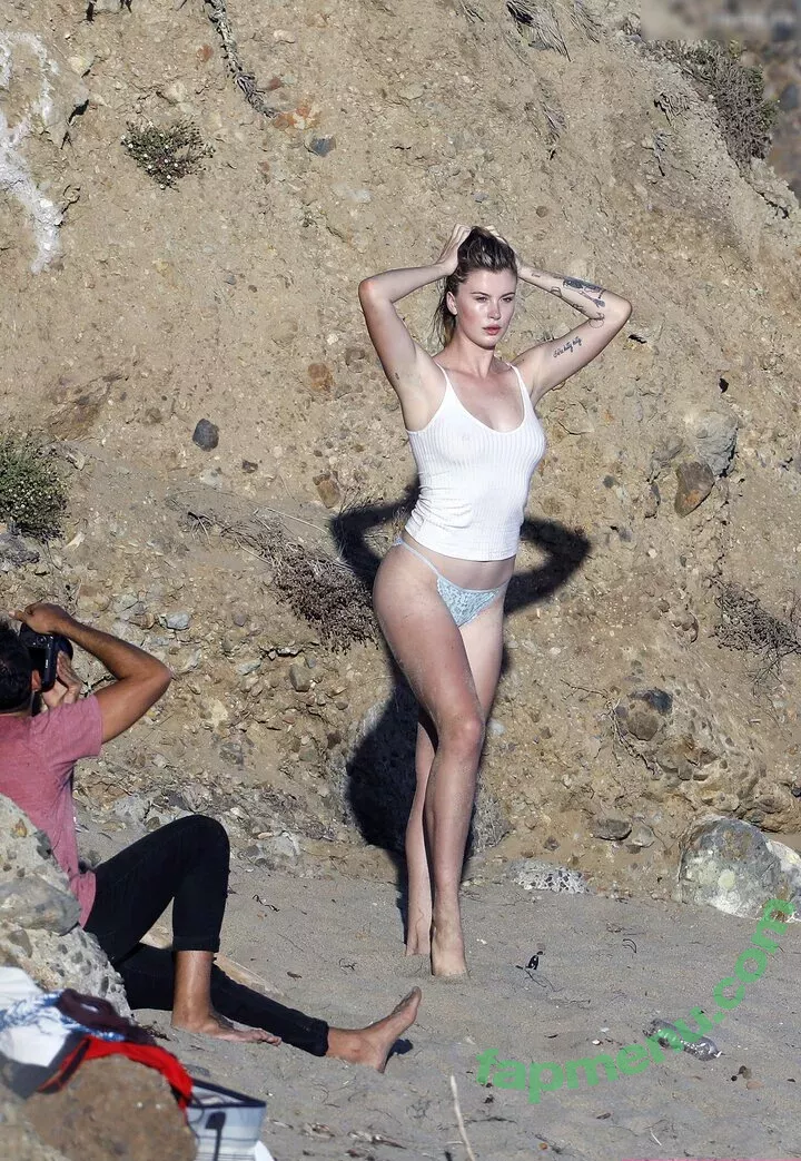 Ireland Baldwin nude photo #0416 (chloebaldwin... / irelandirelandireland)