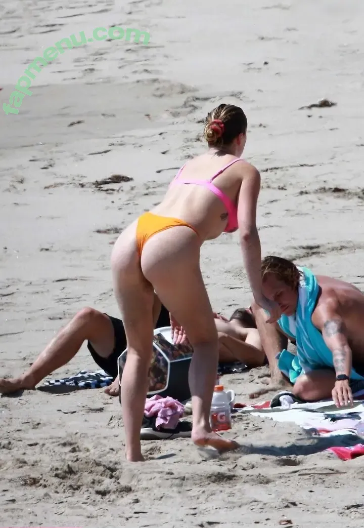 Ireland Baldwin nude photo #0518 (chloebaldwin... / irelandirelandireland)