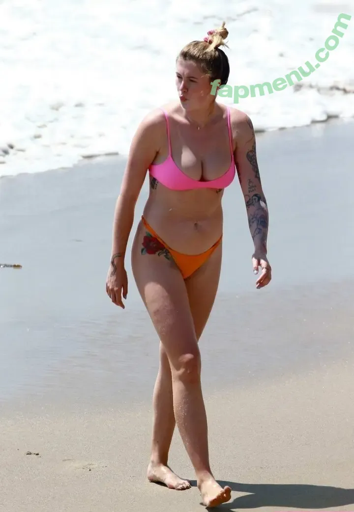 Ireland Baldwin nude photo #0521 (chloebaldwin... / irelandirelandireland)