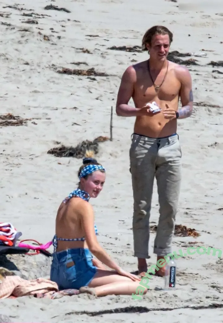 Ireland Baldwin nude photo #0586 (chloebaldwin... / irelandirelandireland)