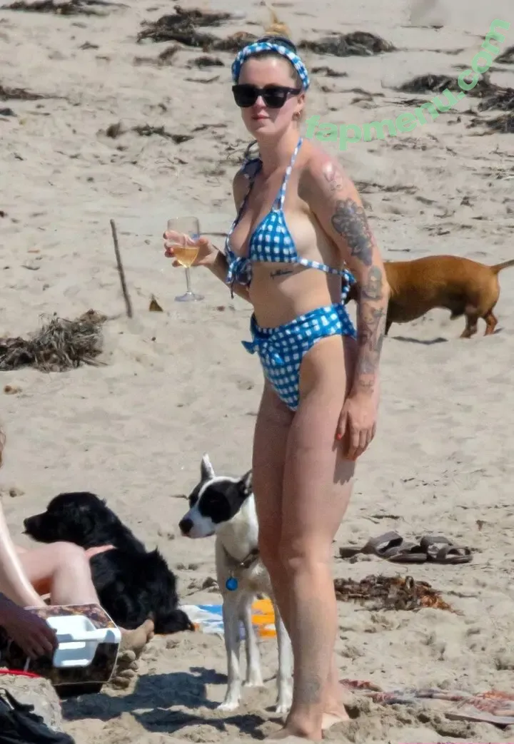 Ireland Baldwin nude photo #0587 (chloebaldwin... / irelandirelandireland)