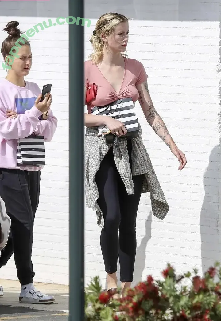 Ireland Baldwin nude photo #0589 (chloebaldwin... / irelandirelandireland)
