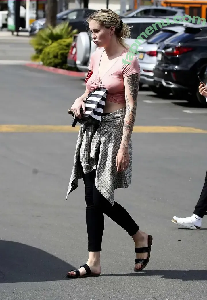 Ireland Baldwin nude photo #0590 (chloebaldwin... / irelandirelandireland)