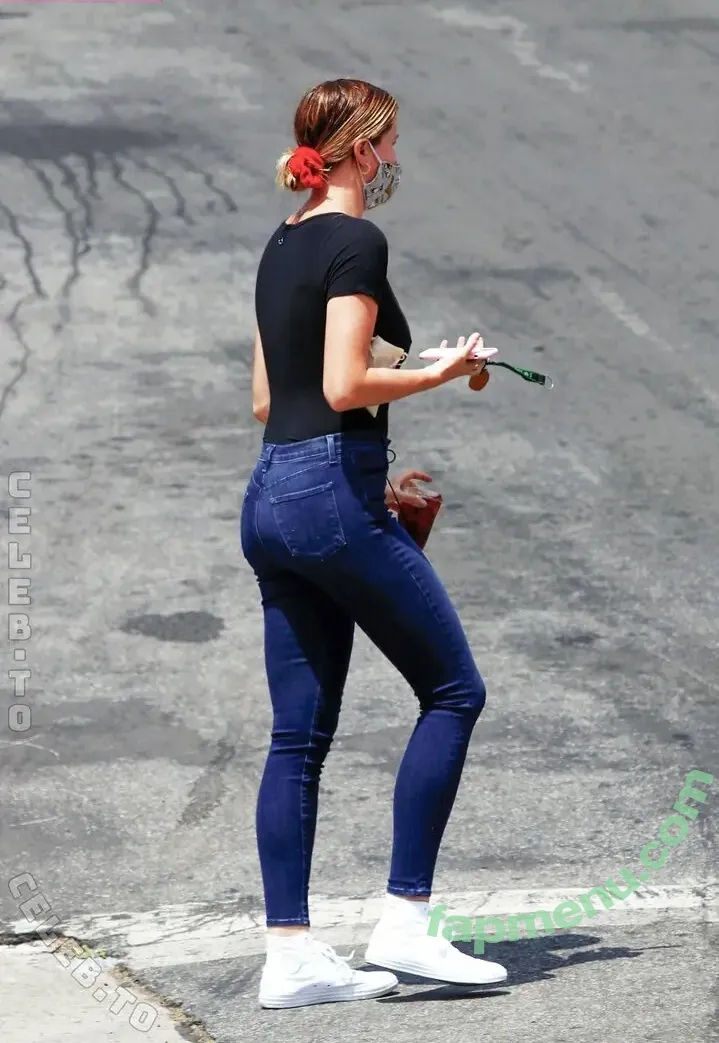 Ireland Baldwin nude photo #0663 (chloebaldwin... / irelandirelandireland)