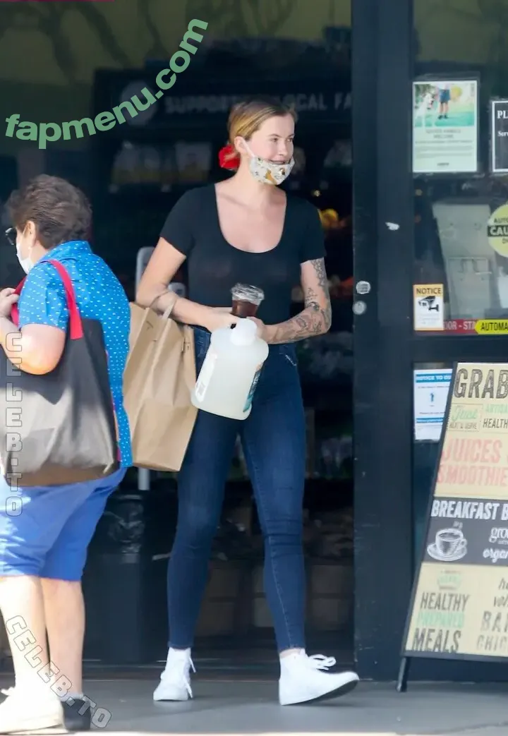 Ireland Baldwin nude photo #0664 (chloebaldwin... / irelandirelandireland)