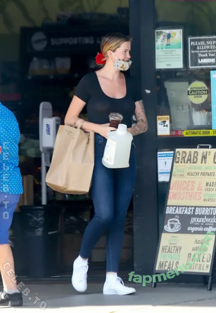 Ireland Baldwin nude photo #0665 (chloebaldwin... / irelandirelandireland)