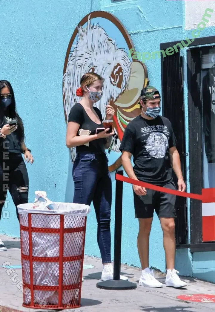 Ireland Baldwin nude photo #0668 (chloebaldwin... / irelandirelandireland)