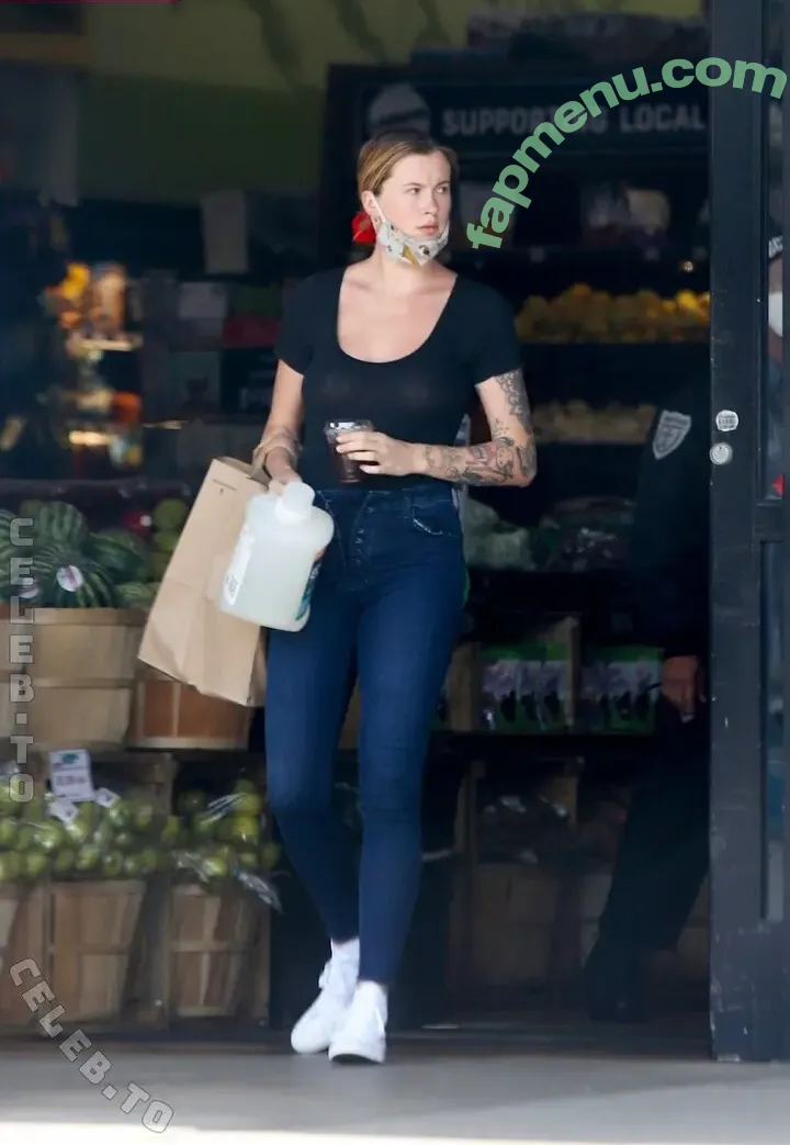 Ireland Baldwin nude photo #0669 (chloebaldwin... / irelandirelandireland)