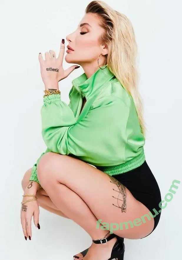 Irem Derici nude photo #0030 (iremderici)