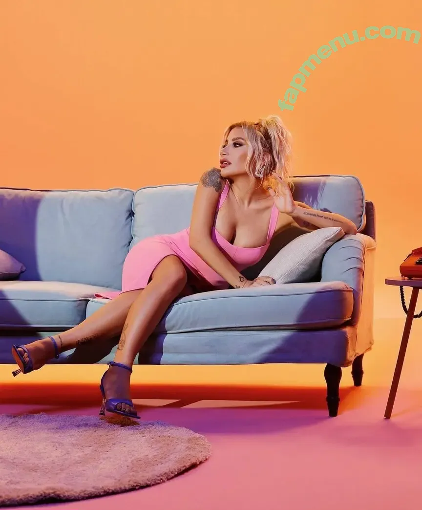 Irem Derici nude photo #0034 (iremderici)