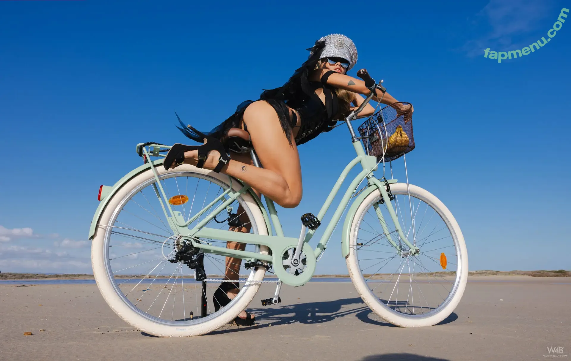 Irene Rouse nude photo #1068 (IreneRouse10 / sexygym_girl)