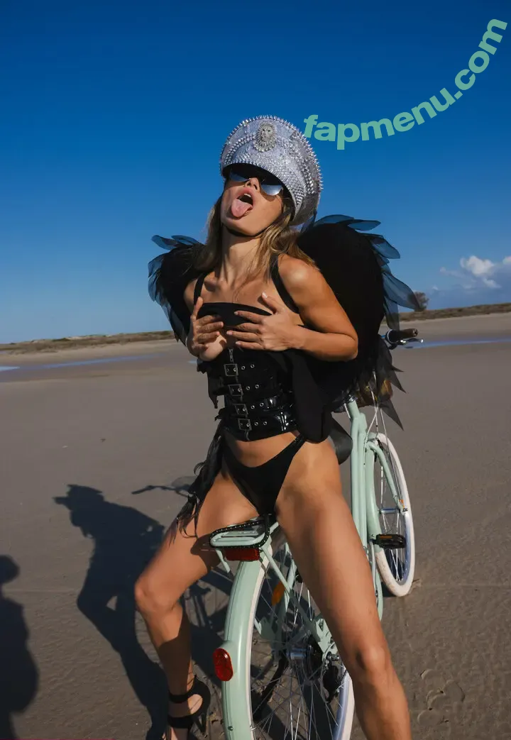 Irene Rouse nude photo #1073 (IreneRouse10 / sexygym_girl)