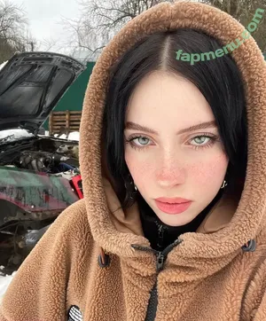 Irina Minkina / howeversnowy / rusian Billie eilish nude photo #0016