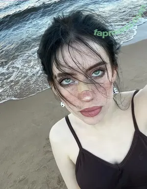 Irina Minkina / howeversnowy / rusian Billie eilish nude photo #0052