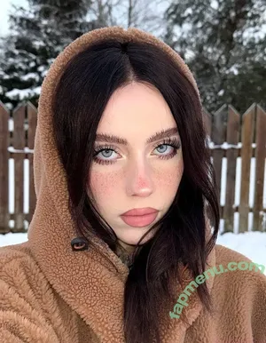 Irina Minkina / howeversnowy / rusian Billie eilish nude photo #0115