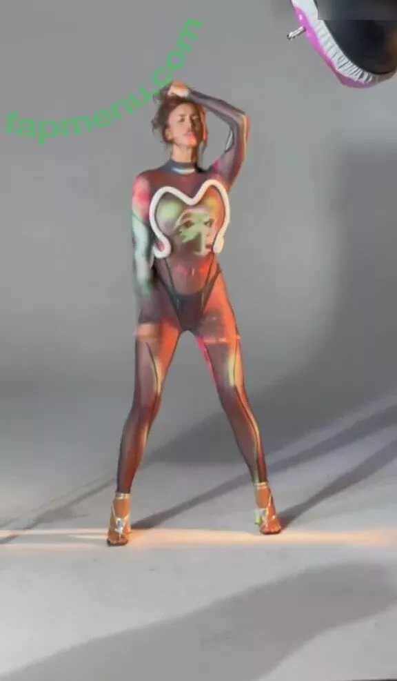 Irina Shayk nude photo #1102 (irinashayk / theirishayk)