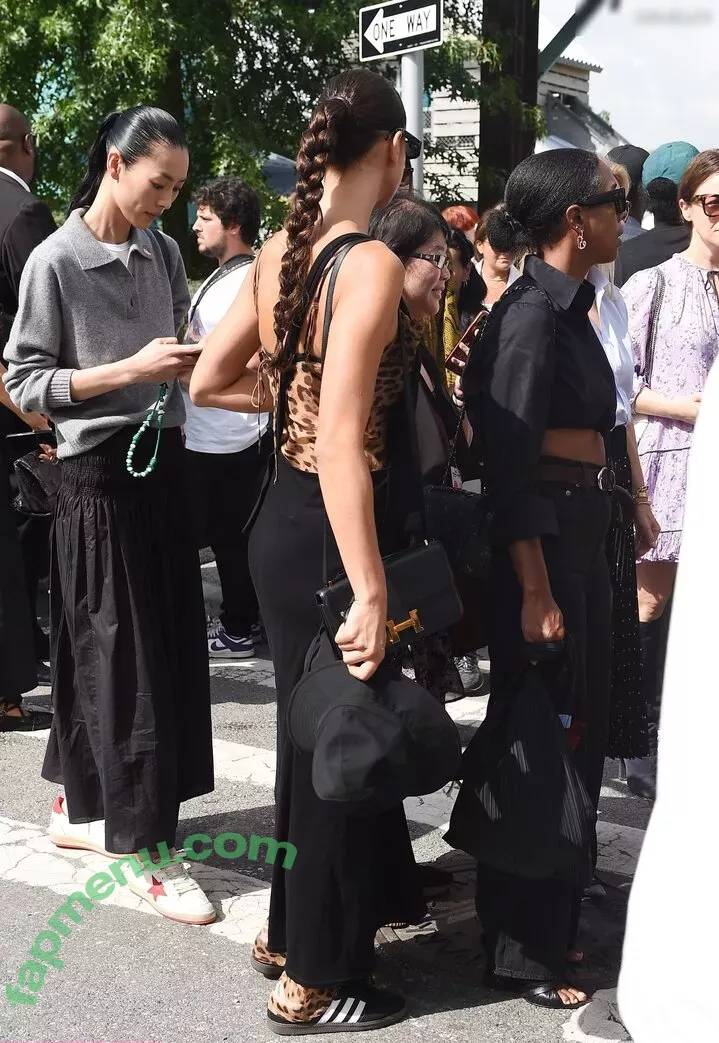 Irina Shayk nude photo #1121 (irinashayk / theirishayk)