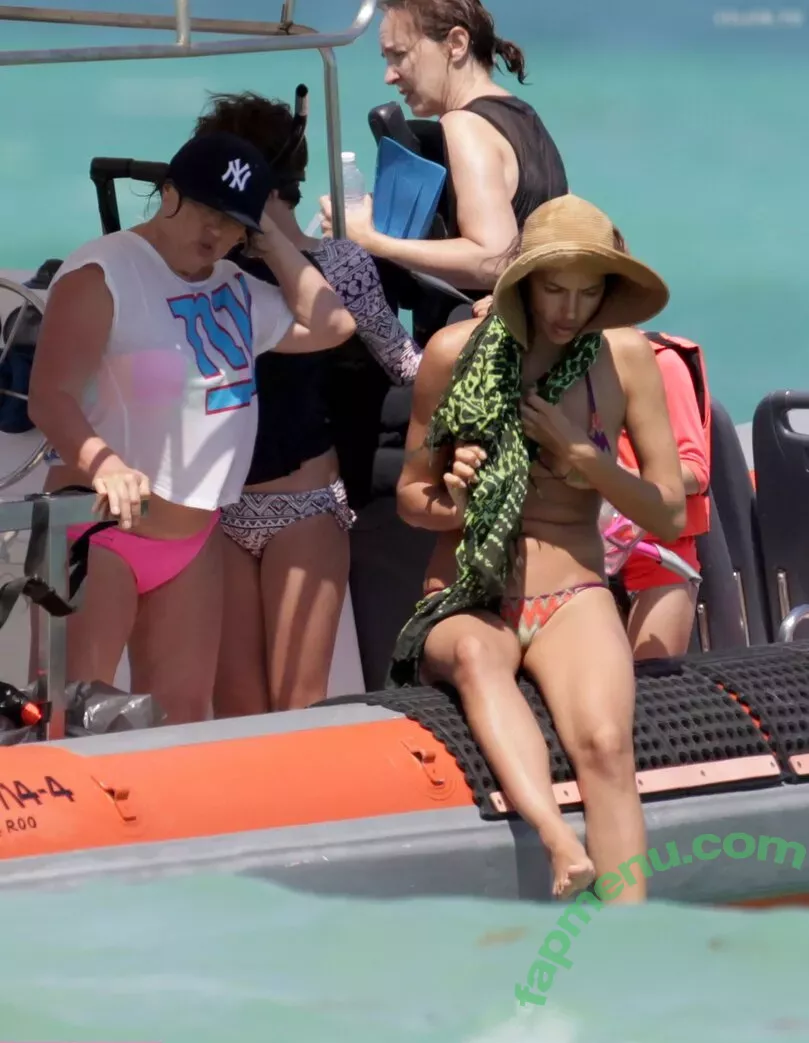 Irina Shayk nude photo #1299 (irinashayk / theirishayk)