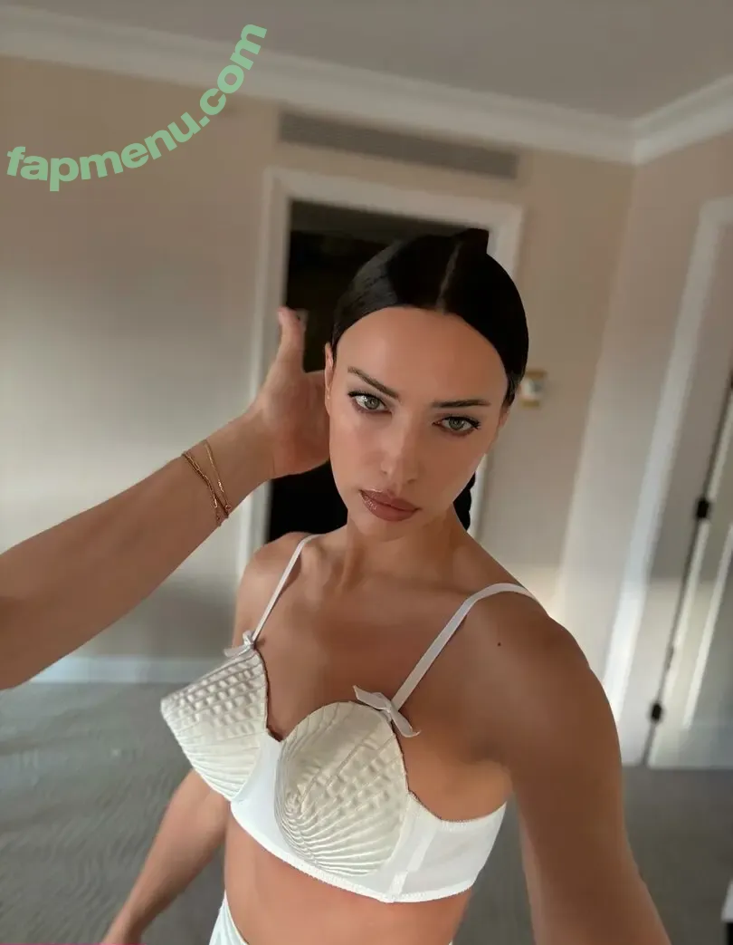 Irina Shayk nude photo #2084 (irinashayk / theirishayk)