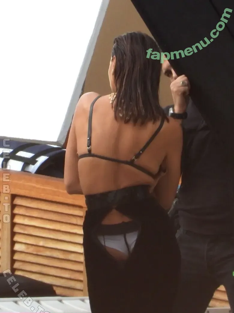 Irina Shayk nude photo #2456 (irinashayk / theirishayk)