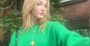 Iris Apatow / irisapatow nude photo #0133