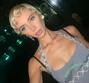 Iris Law / icelandicgirl69 / lirisaw nude photo #0025