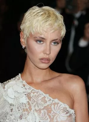 Iris Law / icelandicgirl69 / lirisaw nude photo #0049