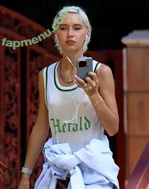 Iris Law / icelandicgirl69 / lirisaw nude photo #0282