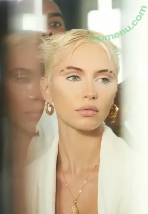 Iris Law / icelandicgirl69 / lirisaw nude photo #0332