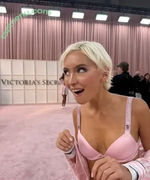 Iris Law / icelandicgirl69 / lirisaw nude photo #0366