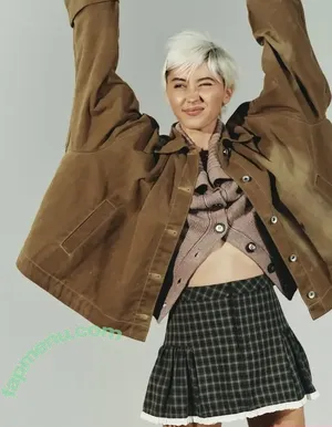 Iris Law / icelandicgirl69 / lirisaw nude photo #0387