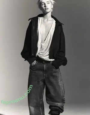 Iris Law / icelandicgirl69 / lirisaw nude photo #0388