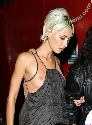 Iris Law / icelandicgirl69 / lirisaw nude photo #0407