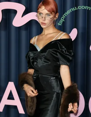 Iris Law / icelandicgirl69 / lirisaw nude photo #0422