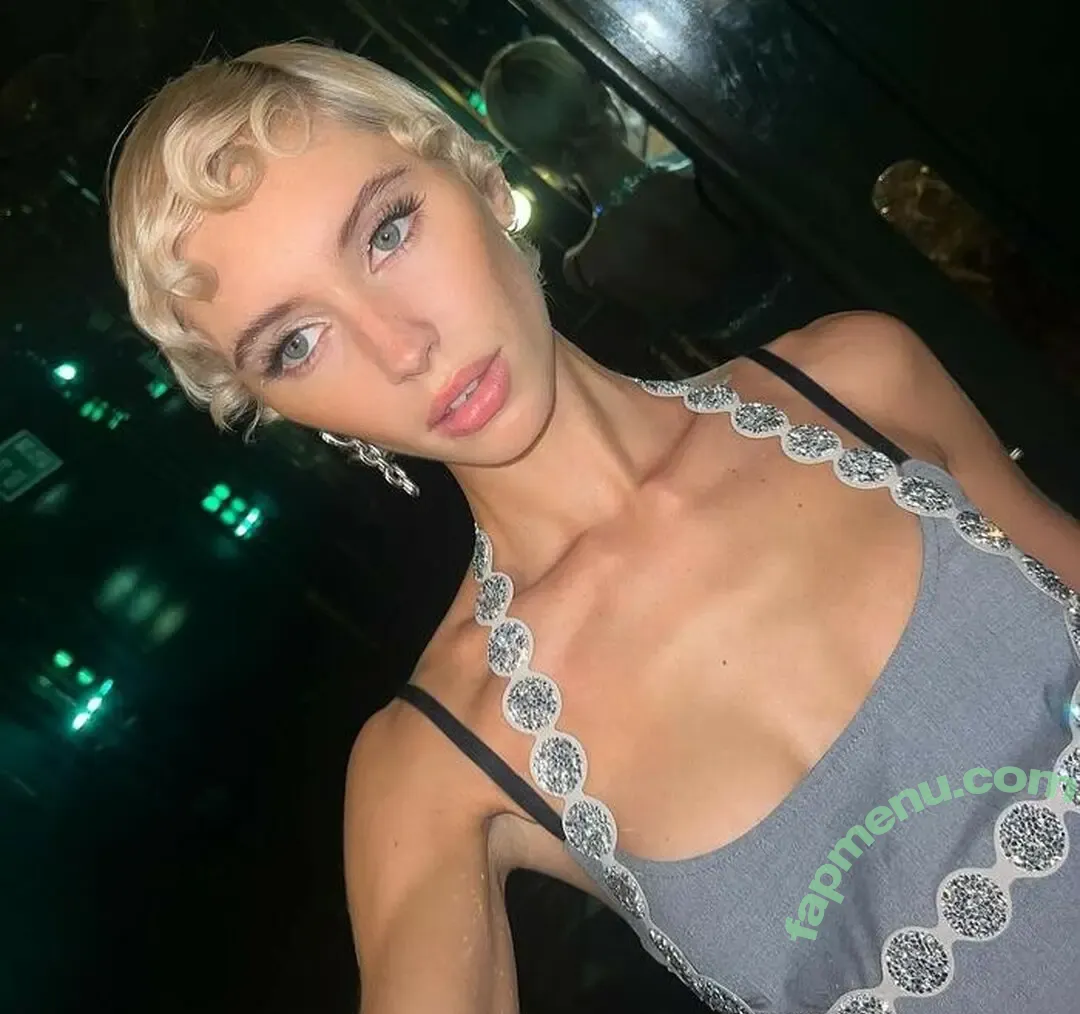 Iris Law nude photo #0025 (icelandicgirl69 / lirisaw)