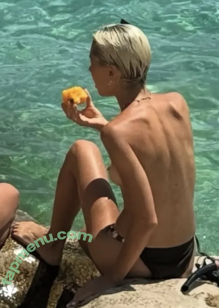 Iris Law nude photo #0278 (icelandicgirl69 / lirisaw)