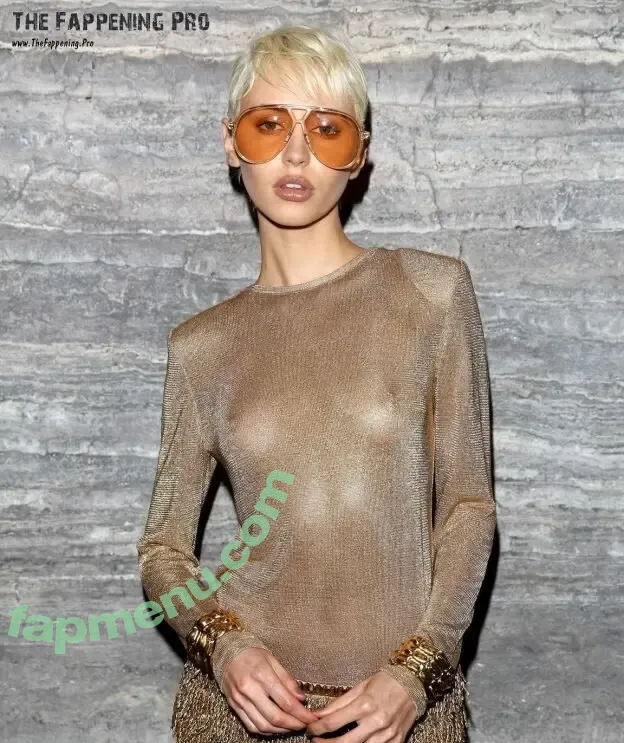 Iris Law nude photo #0321 (icelandicgirl69 / lirisaw)